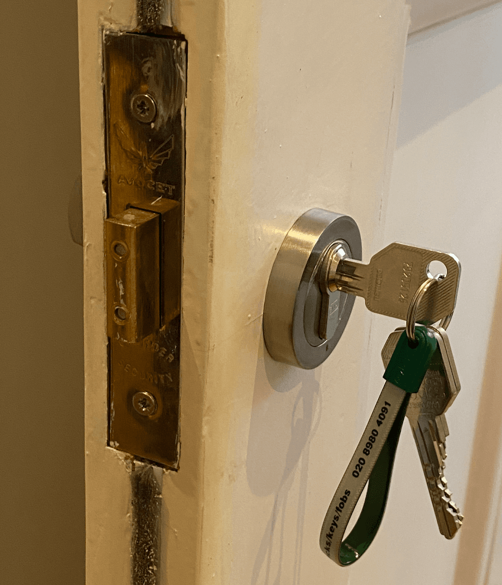 London Locks - Locksmiths Keys & Fobs.